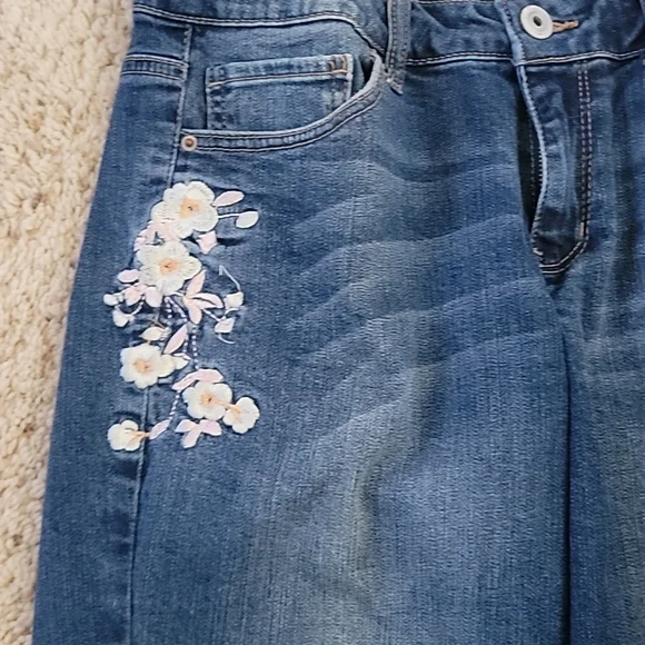 Blue jean embroidered capris - Picture 2 of 5